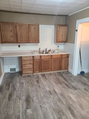 1ST MONTH FREE for fully qualified applicant, upstairs 1 BR includes a/c – photo 1