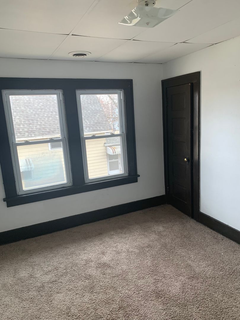 Waterloo Apartment: 302 Clay St