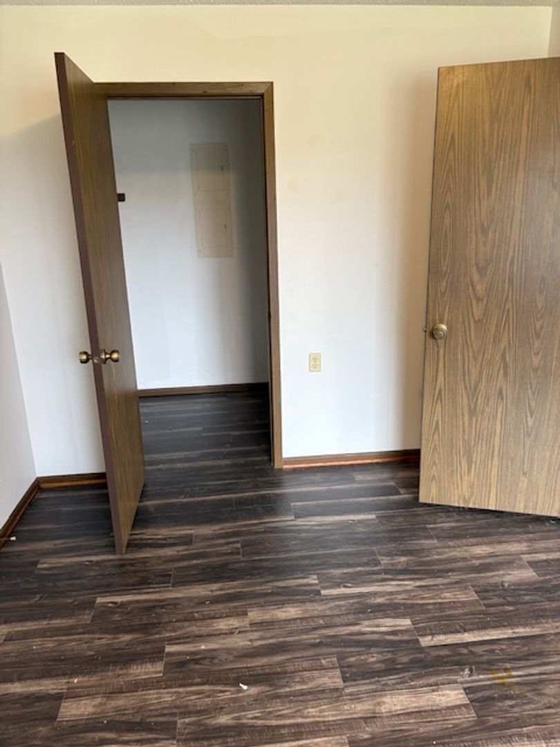 Dysart Apartment: 209 Estelle St - Apt C2