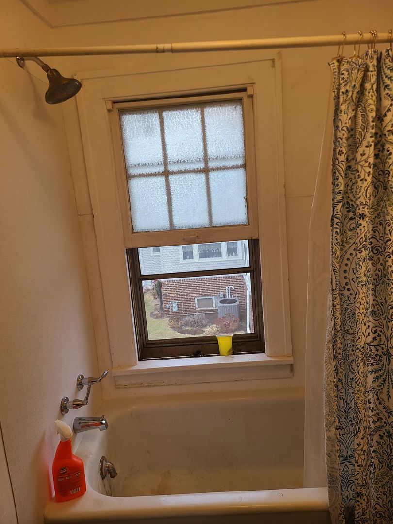 Waterloo Apartment: 102 Arlington Apt 3