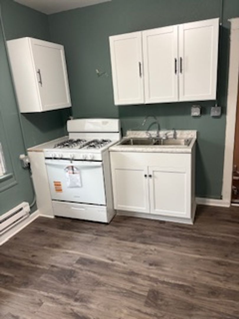 Waterloo Apartment: 303 Franklin Apt 2