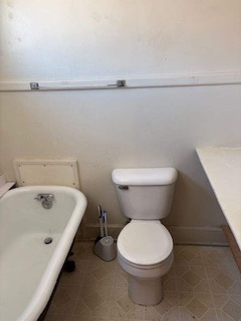 Waterloo Apartment: 305 1/2 Ricker St - Apt 3