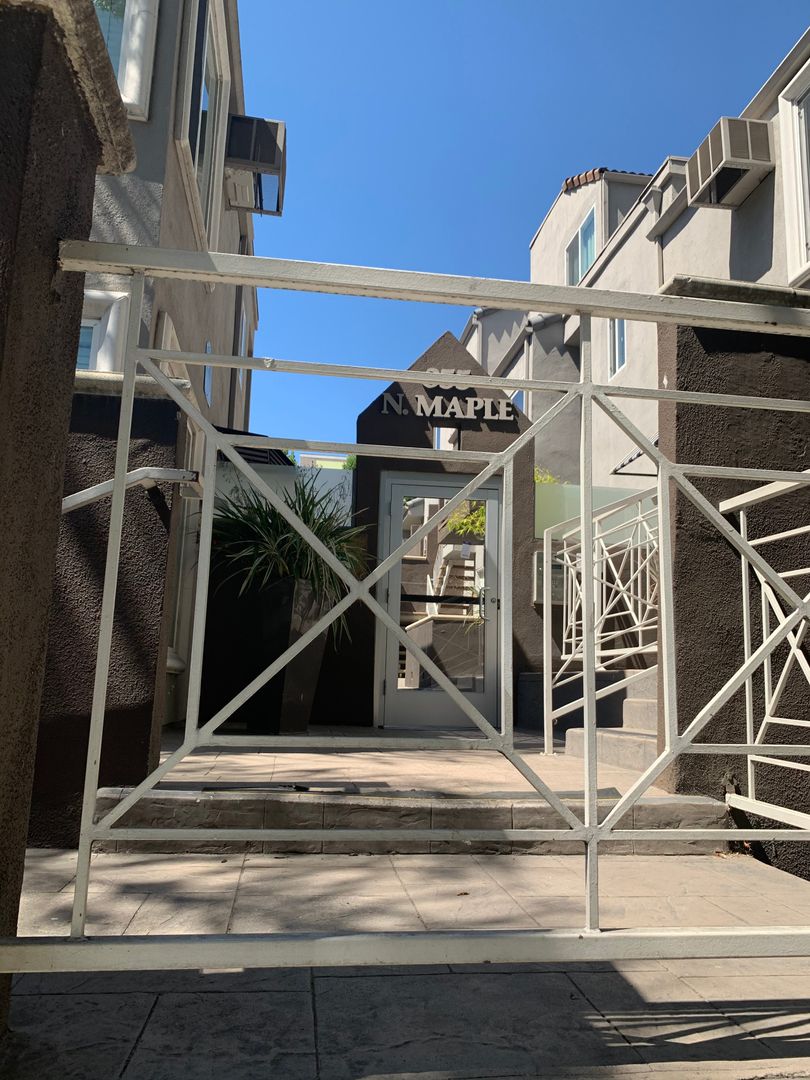 Burbank Condo: 355 N. Maple St.