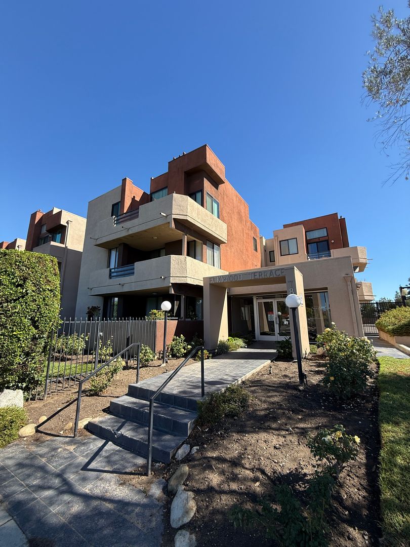 Canoga Park House: 7826 Topanga Canyon Blvd.  226