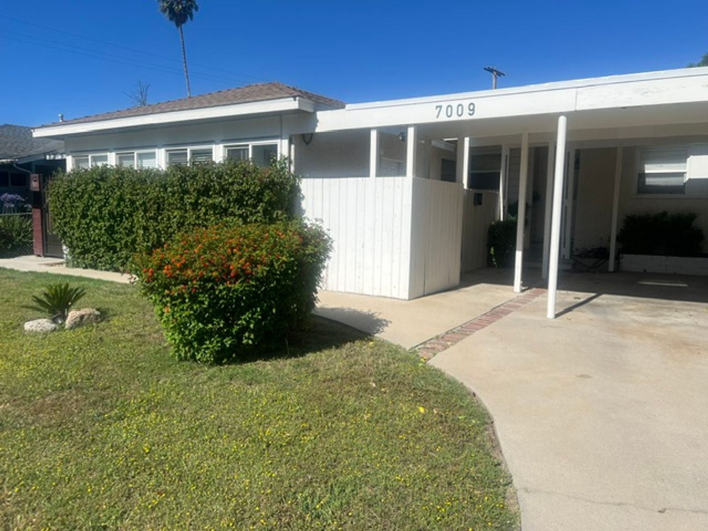 Winnetka House: 7009 Jumilla Avenue Unit B