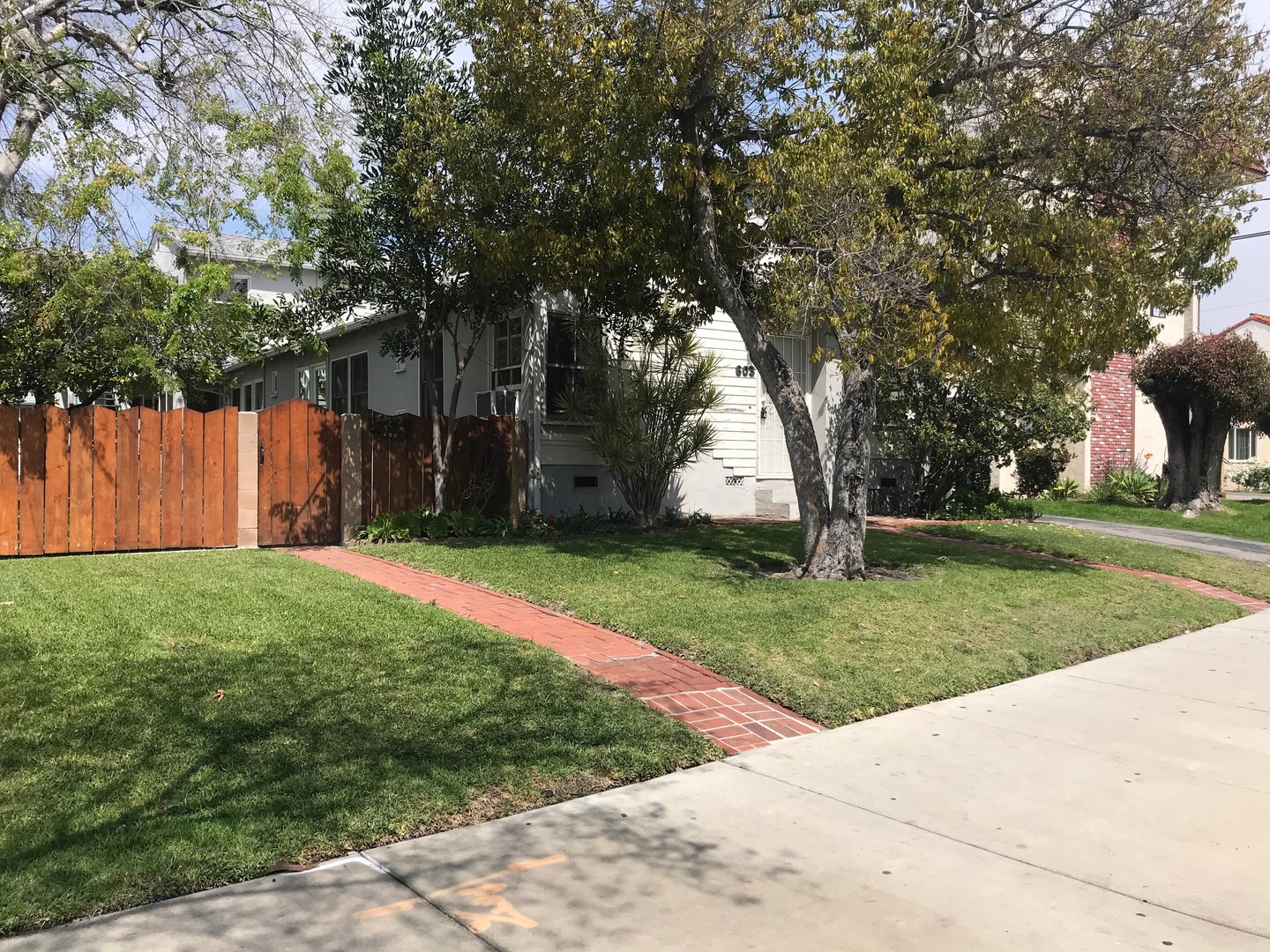 Glendale Apartment: 603 E. Chevy Chase Drive