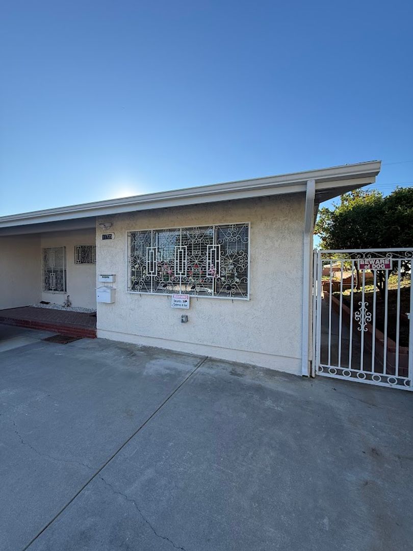 Granada Hills House: 11725 Monogram Avenue