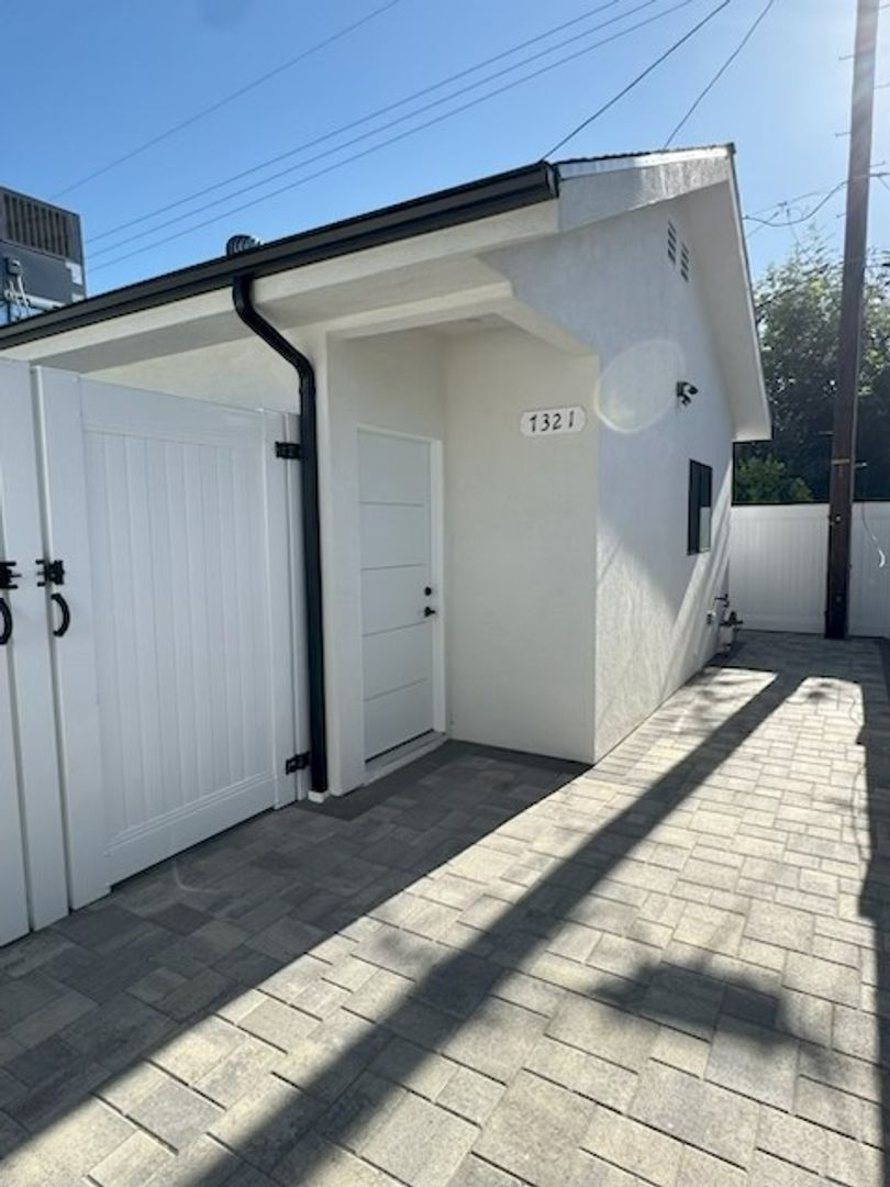 Reseda Apartment: 7317-7321 Garden Grove Avenue