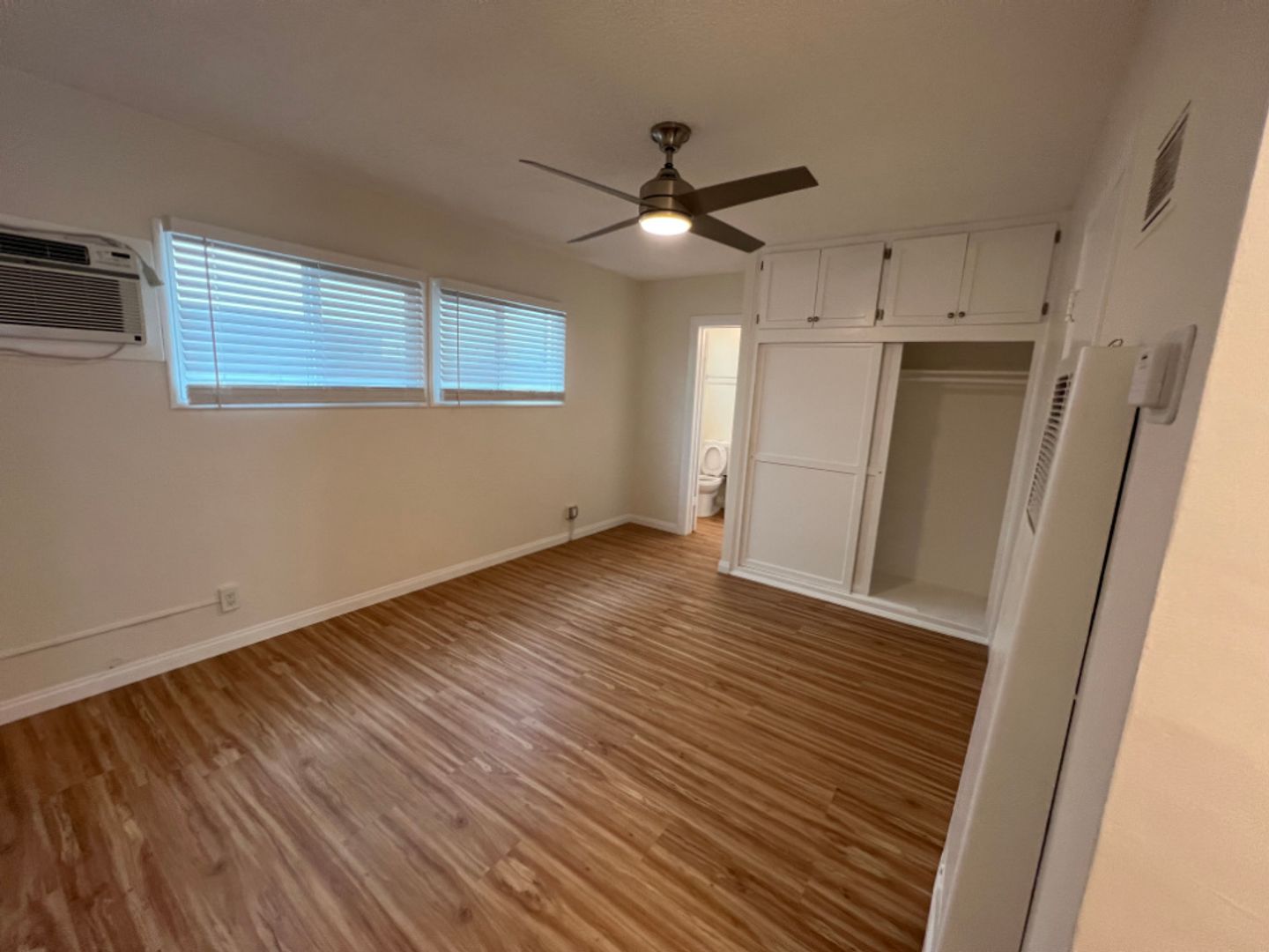 Valley Village Apartment: 4710 Vantage Ave
