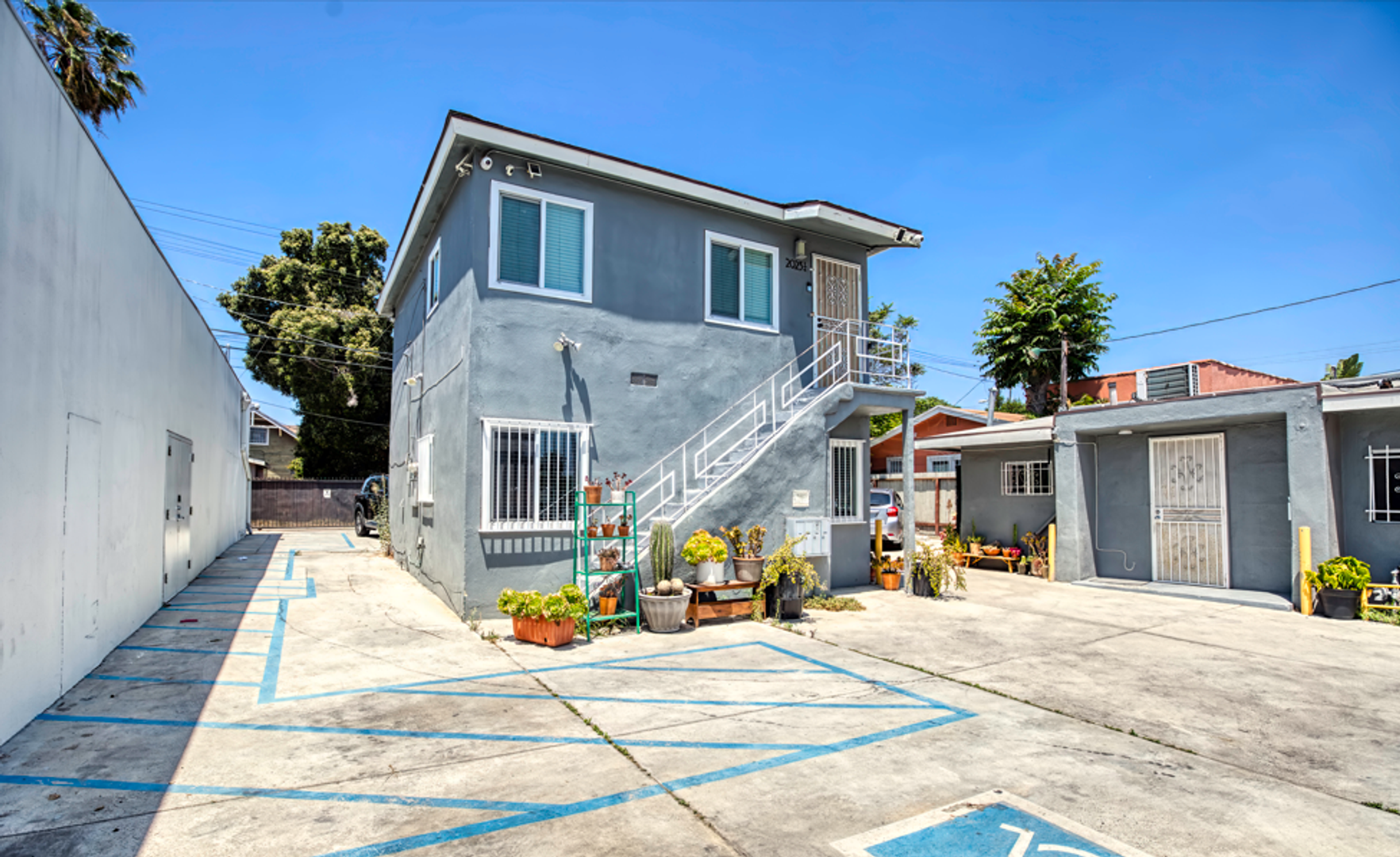 Los Angeles Apartment: 2021- 2027 W Jefferson Blvd