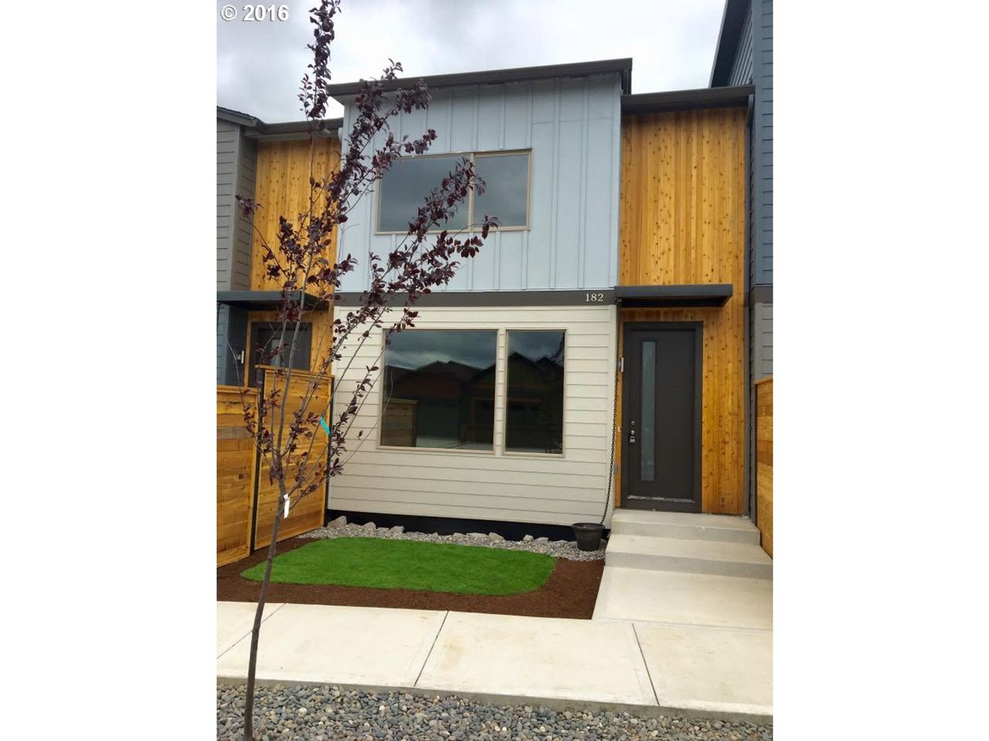 Ridgefield House: 179 N. 44th Pl
