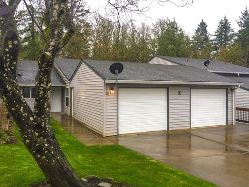 Spacious 2 Bd with Attached Garage in Ridgefield - 2019 NE 179th St