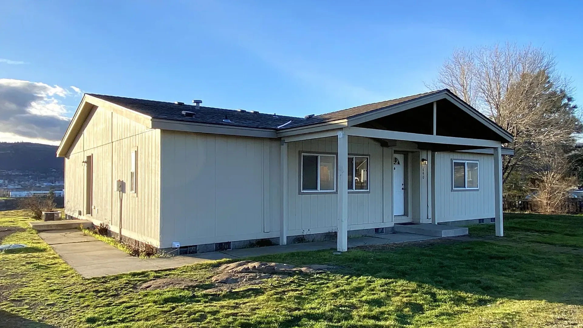 Dallesport House: 640 Sunridge Ave