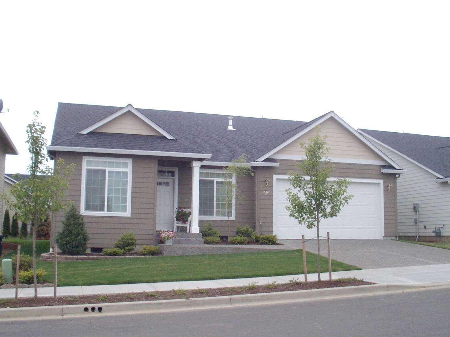 Ridgefield House: 634 N 18th Place