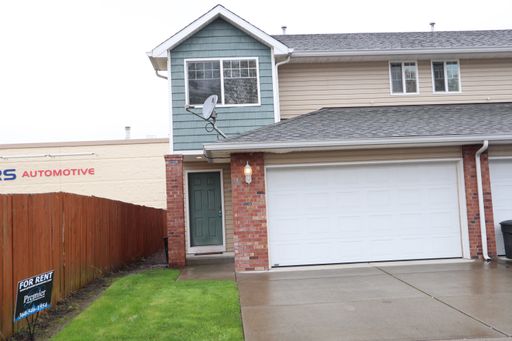 MOVE-IN SPECIAL - Spacious Salmon Creek Townhome for Lease - 13920 NE 7th Ct. – photo 1