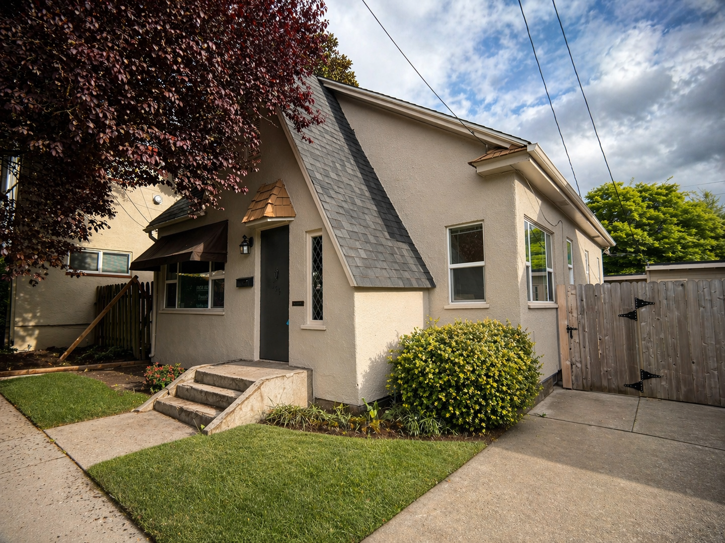 Vancouver House: 309 W Mcloughlin Blvd