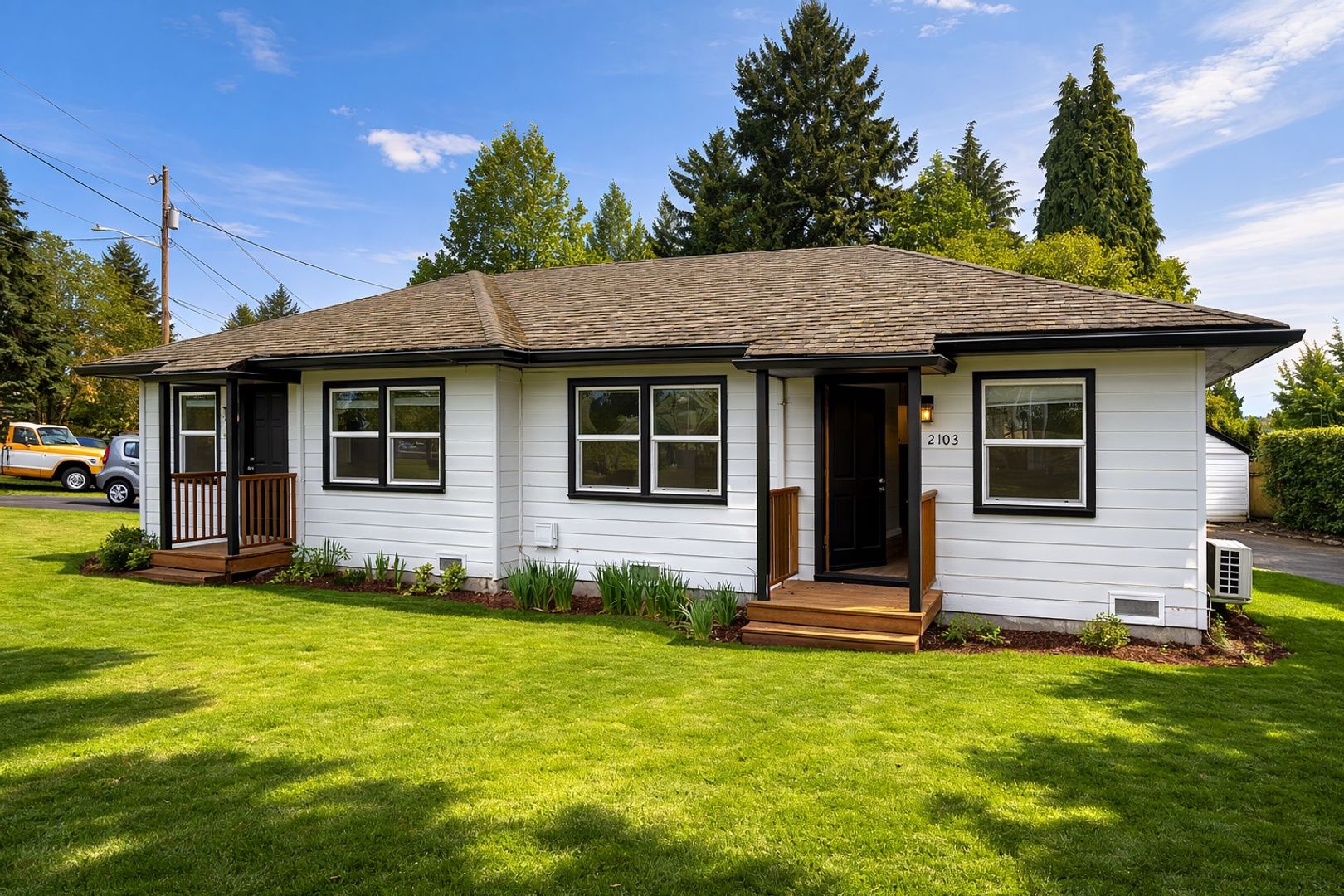 Vancouver Apartment: 3008 Unander Ave