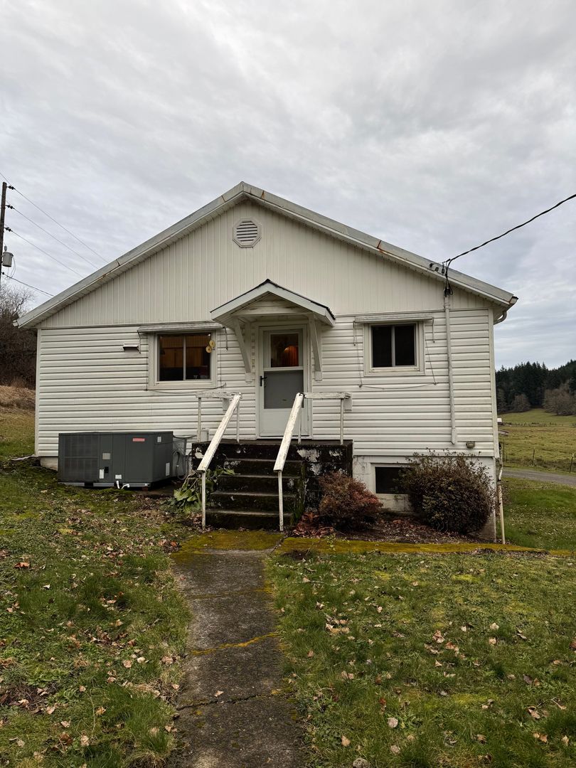Amboy House: 44805 NE Yale Bridge Rd