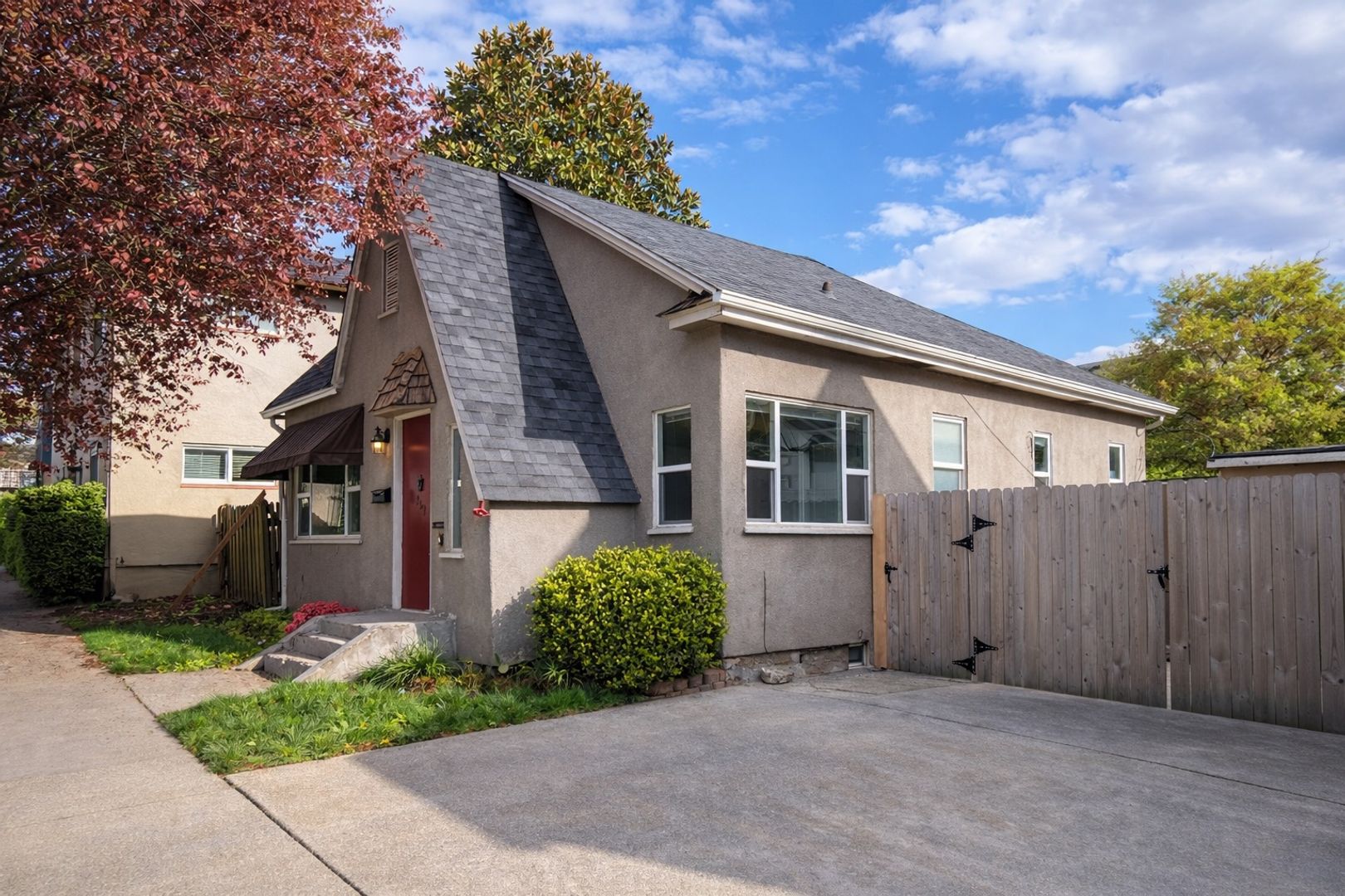 Vancouver House: 309 W Mcloughlin Blvd