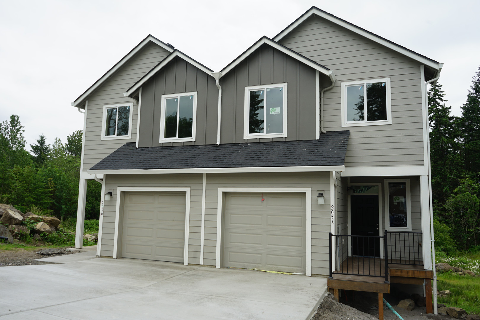 Kalama Apartment: 205 Cloverdale Rd