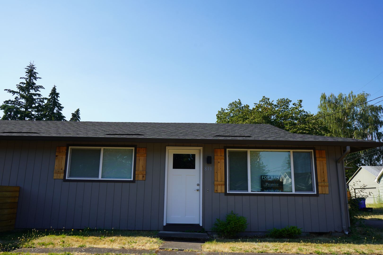 Vancouver Apartment: 811 E 37th St
