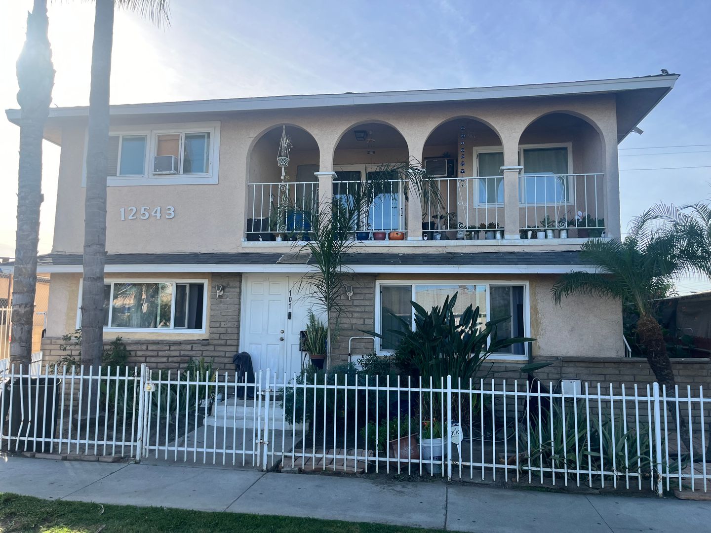 Downey Apartment: 12543 Rose Ave