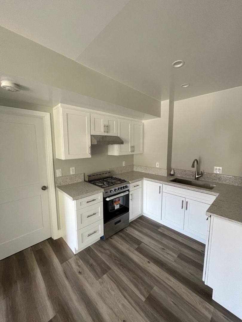 Los Angeles Apartment: 1721 S. New Hampshire Ave.