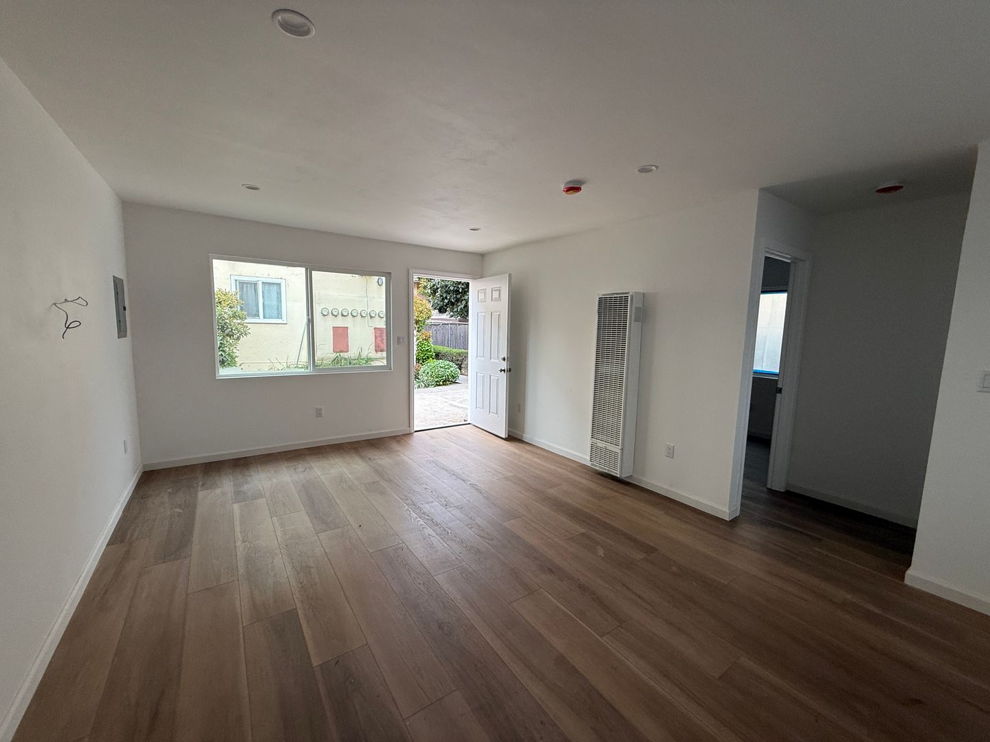 Huntington Park Apartment: 6215 Templeton Street