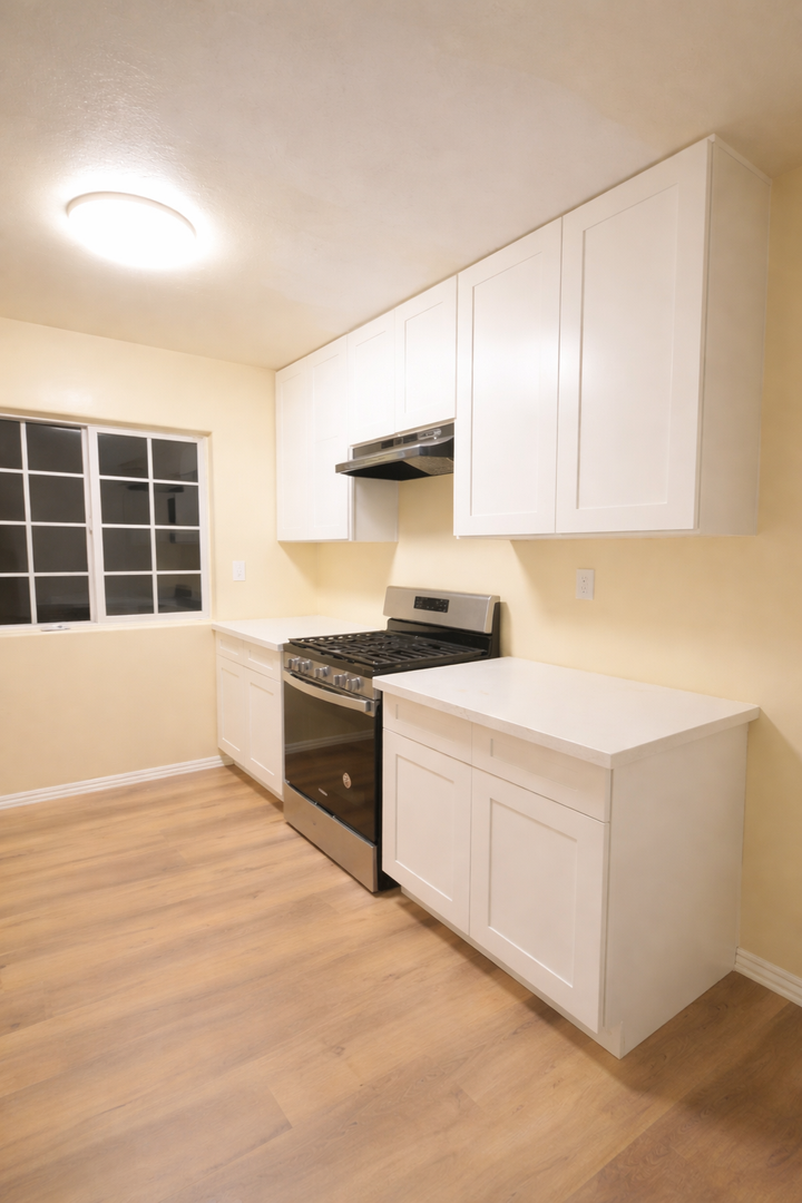 Downey Apartment: 12452 Dunrobin Ave.