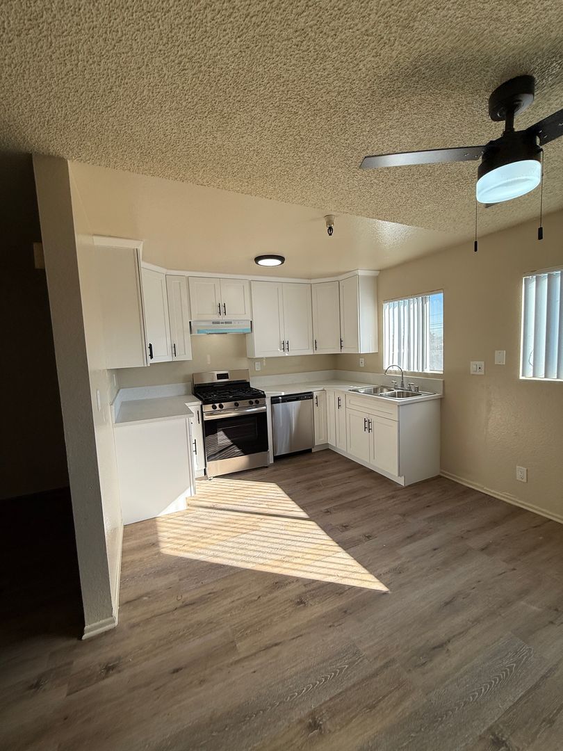 Hawthorne Apartment: 4320 W 142nd street