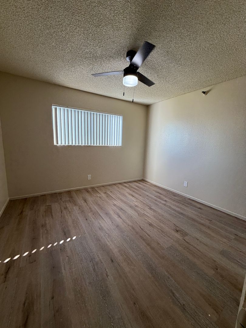 Hawthorne Apartment: 4320 W 142nd street