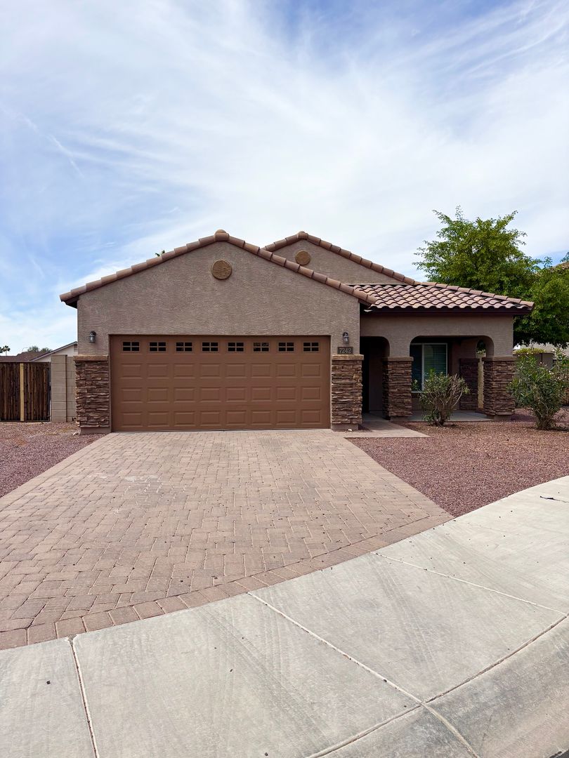 Glendale House: 7242  N 77th Drive