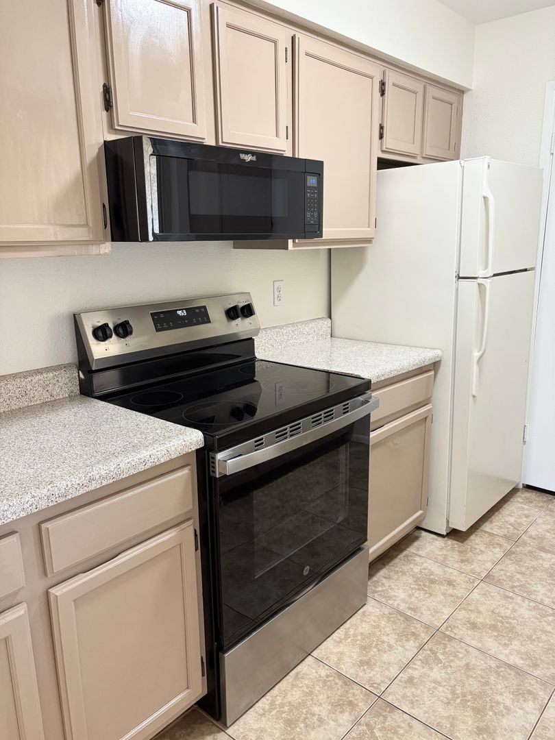 Mesa Condo: 2220 W Dora Street #225