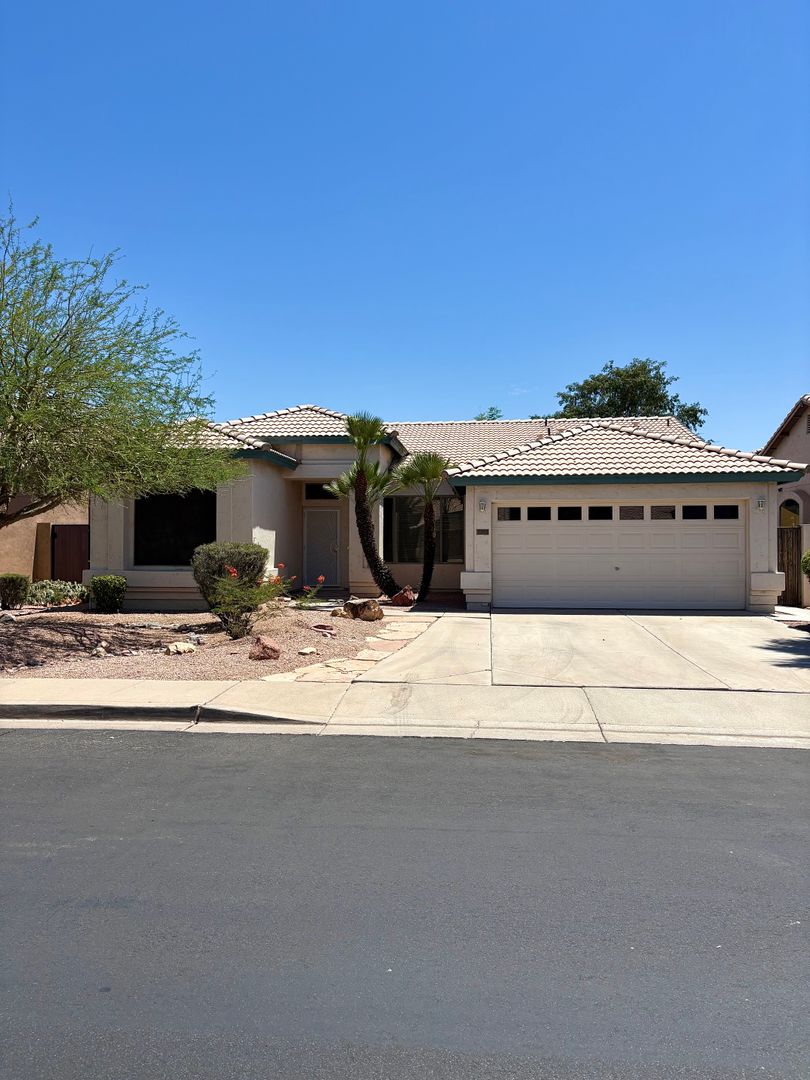 Gilbert House: 1083 W Aspen Ave