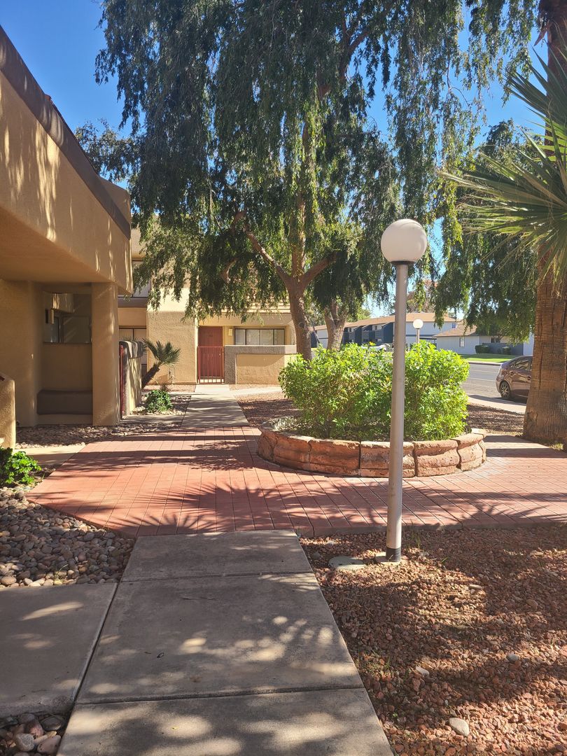 Mesa Condo: 1432 W Emerald Ave #738