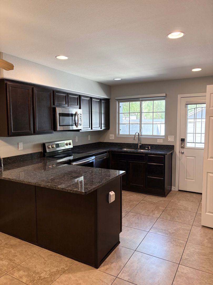 Chandler Townhome: 860 N McQueen #1159
