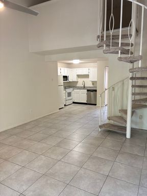 1 BEDROOM/1 BATHROOM/LOFT/1 CAR GARAGE CONDO IN MESA (BROWN RD & CENTER ST) – photo 1