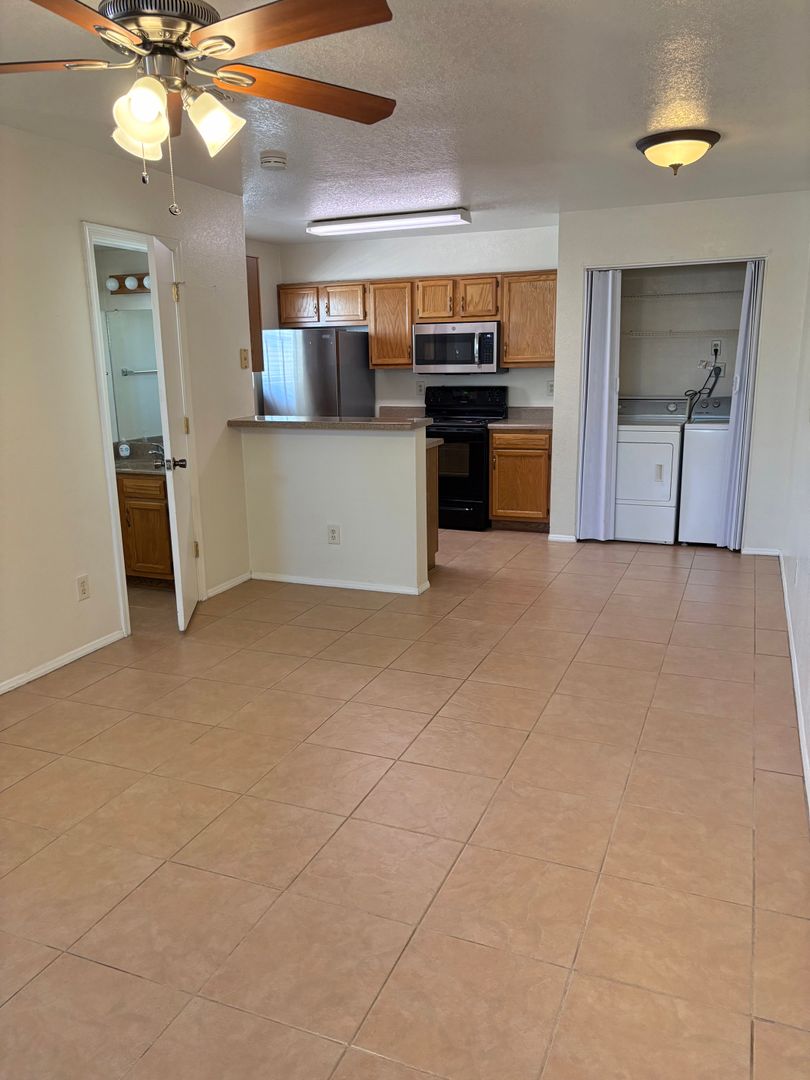 Mesa Townhome: 2301 E University