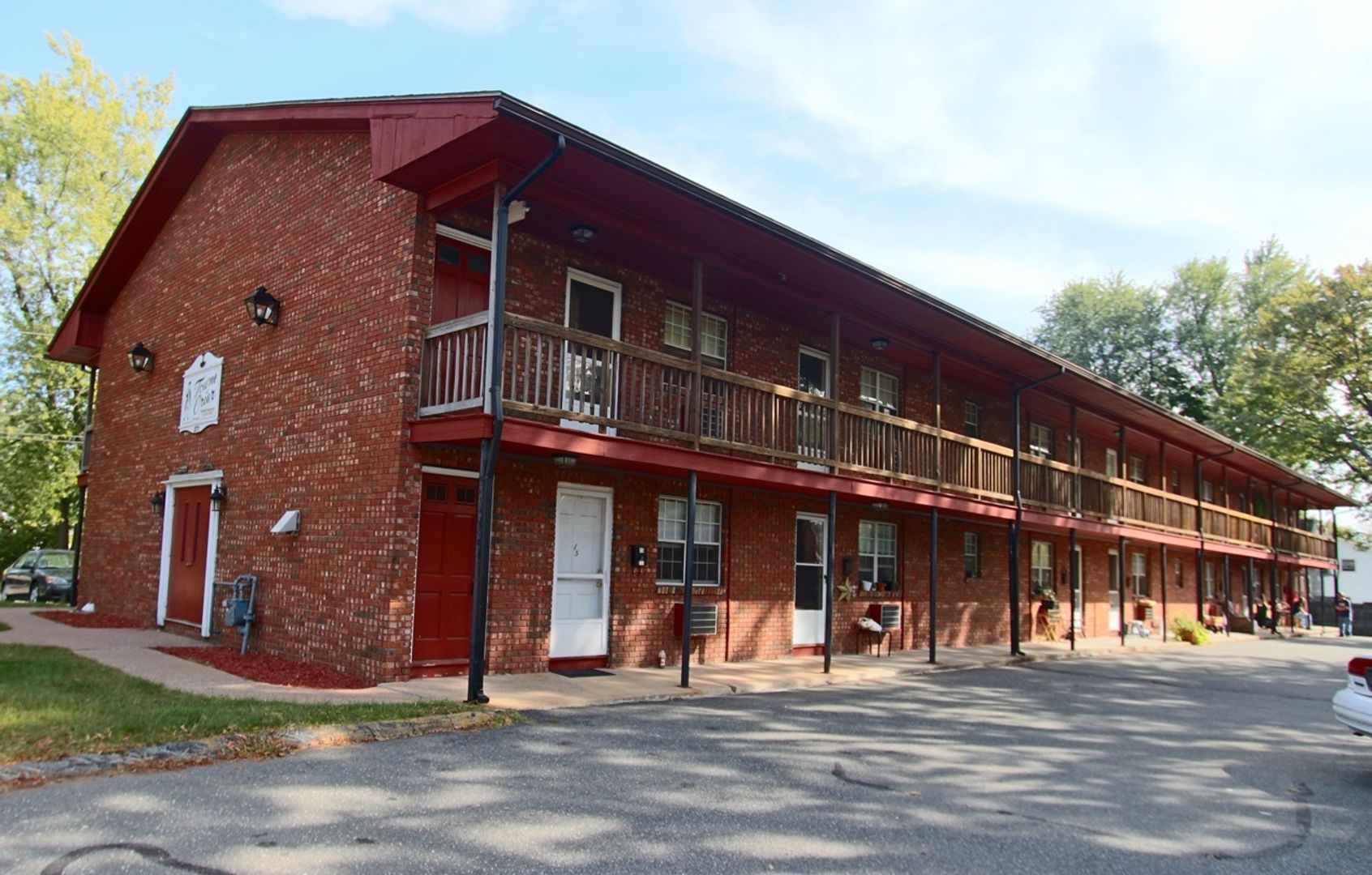 Feeding Hills Apartment: 873 Springfield Street