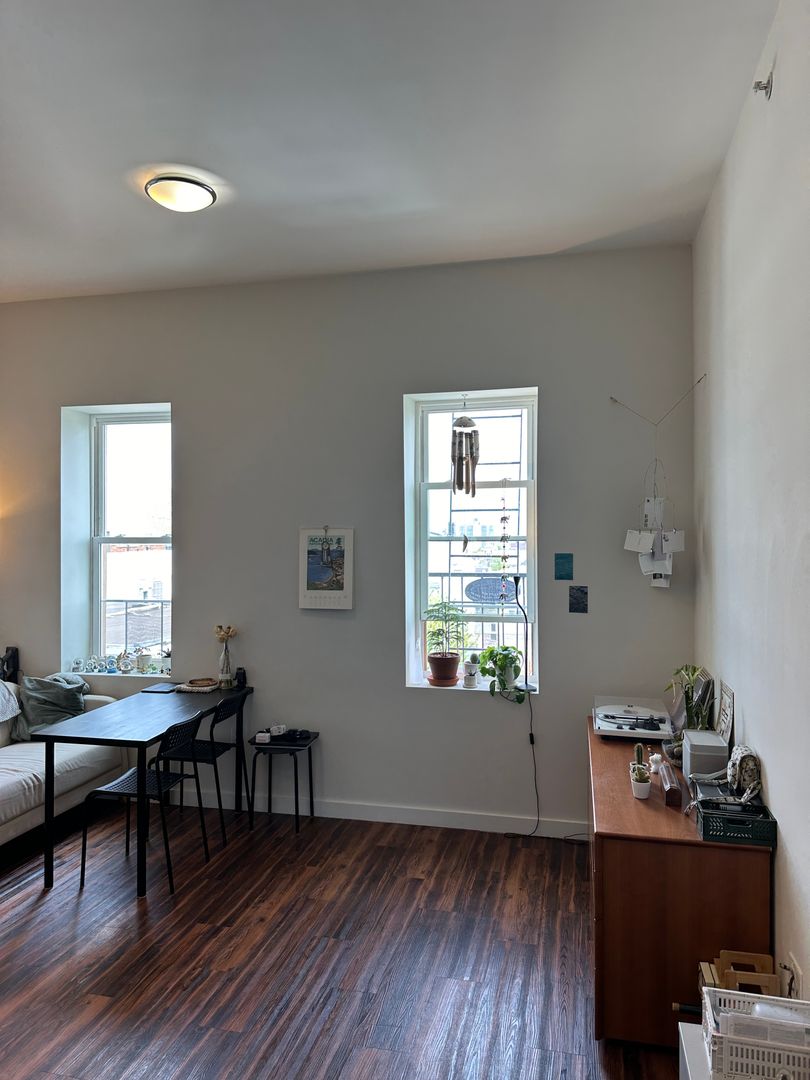 West New York Apartment: 6318 Jackson St