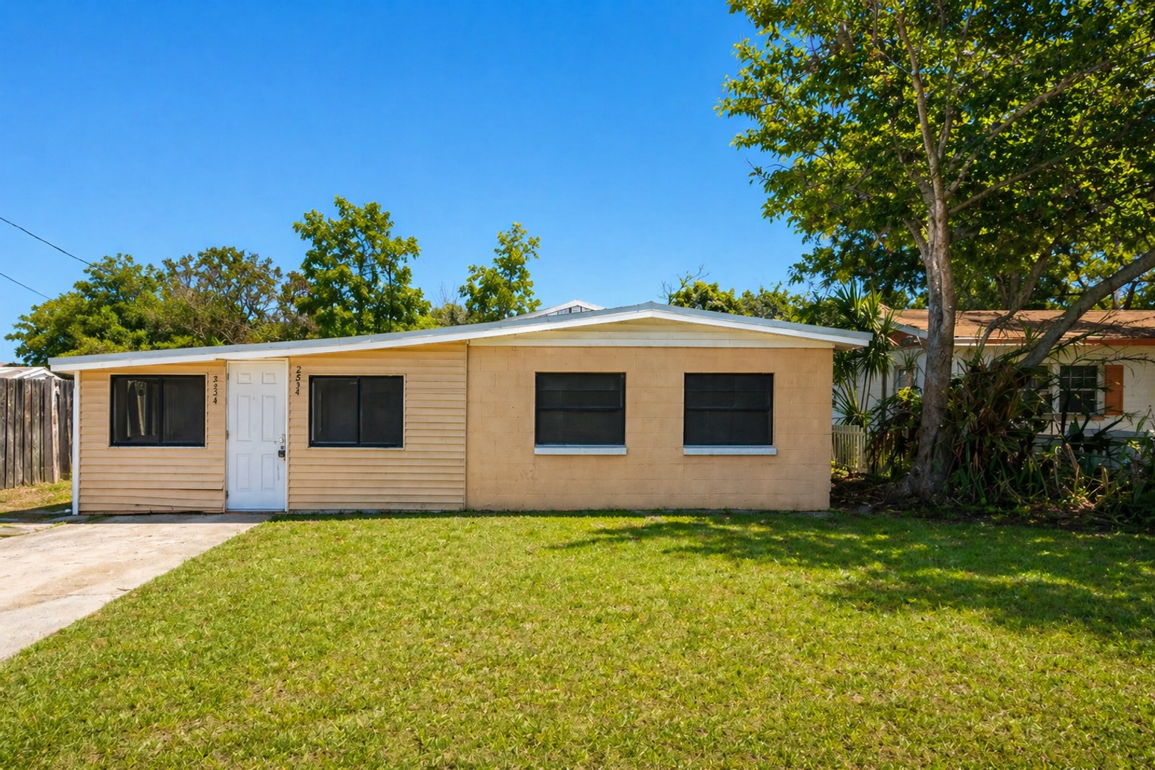 Winter Haven House: 2554 Palm Drive NE