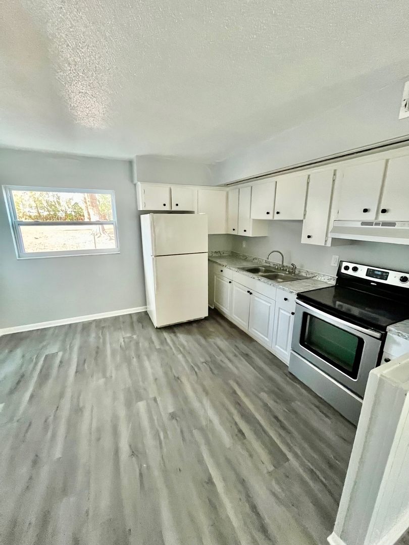 Lakeland Apartment: 927 N. Iowa