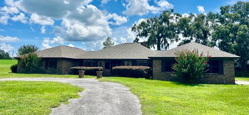 37700 Clinton Ave, Dade City, FL 33525