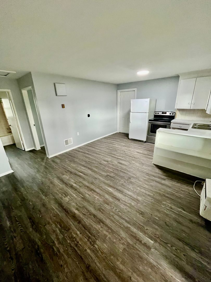 Zephyrhills House: 5747 11th st