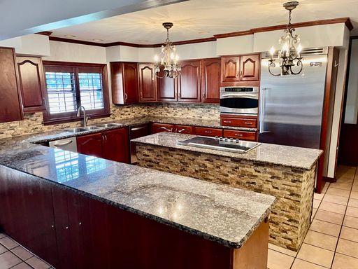 37700 Clinton Ave, Dade City, FL 33525