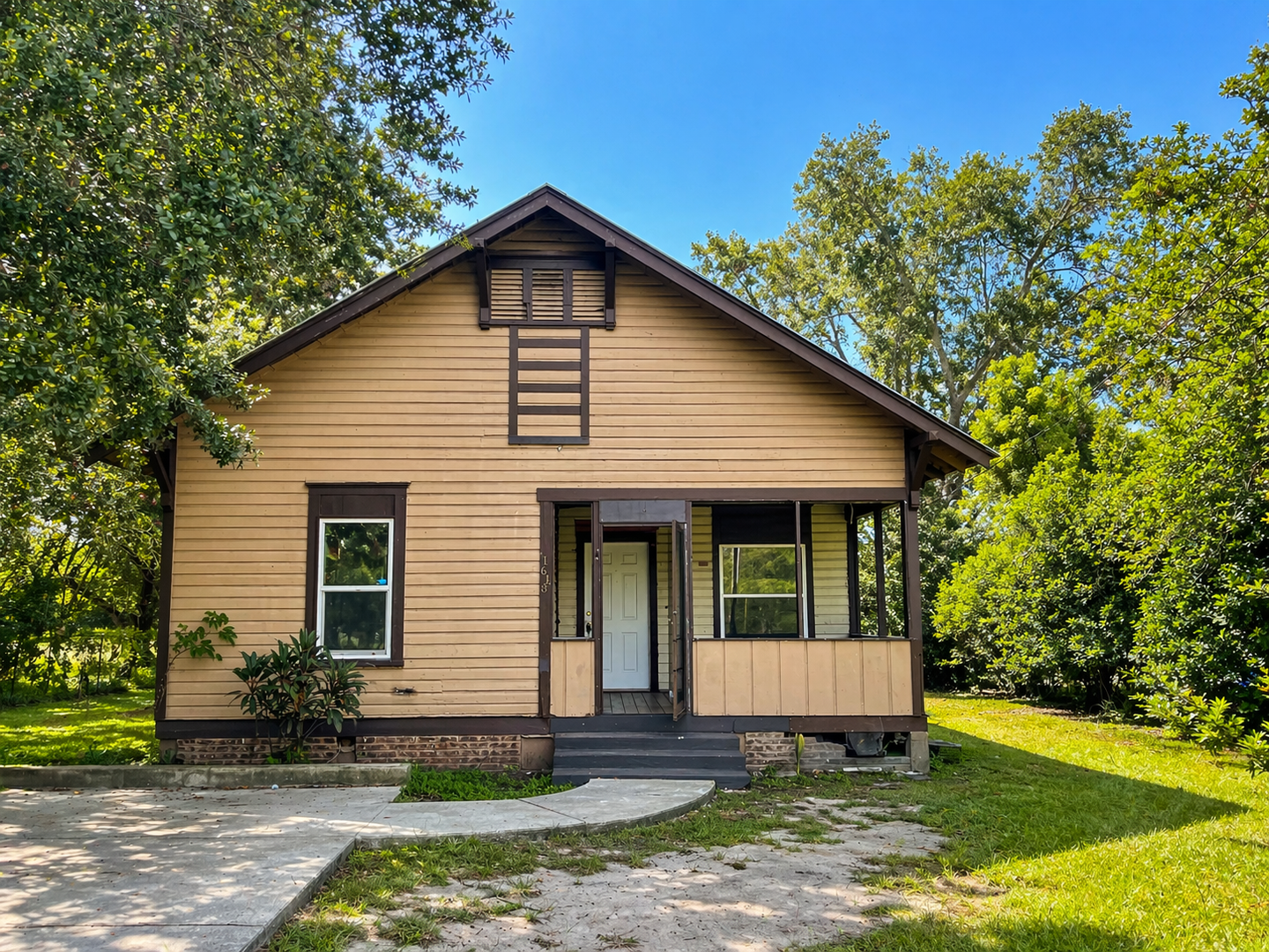 Lakeland House: 1618 Wayman Street