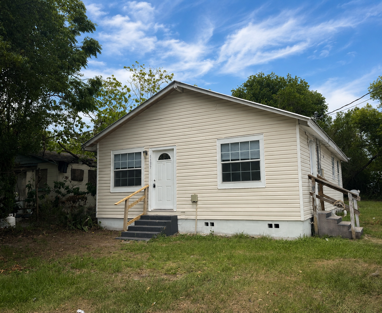 Lakeland House: 1137 Edith Ave