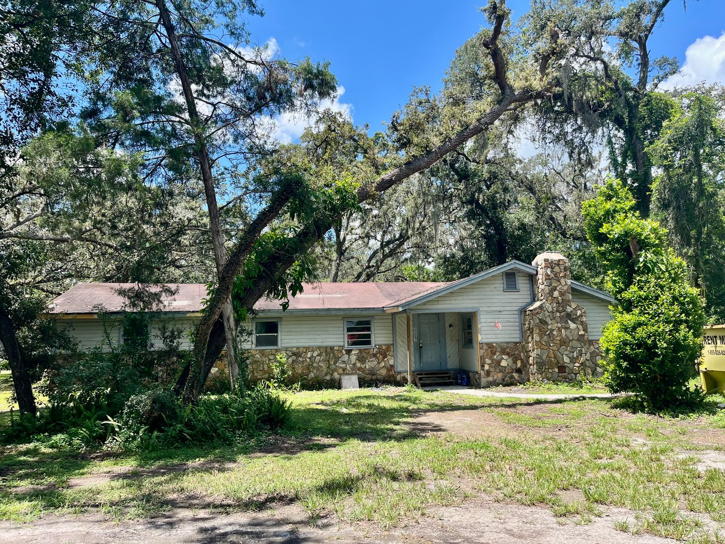Zephyrhills Apartment: 3301 Diana Drive