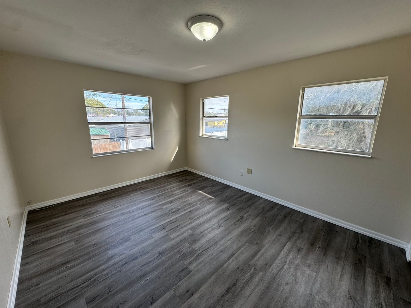 Zephyrhills Apartment: 38010 14th Ave