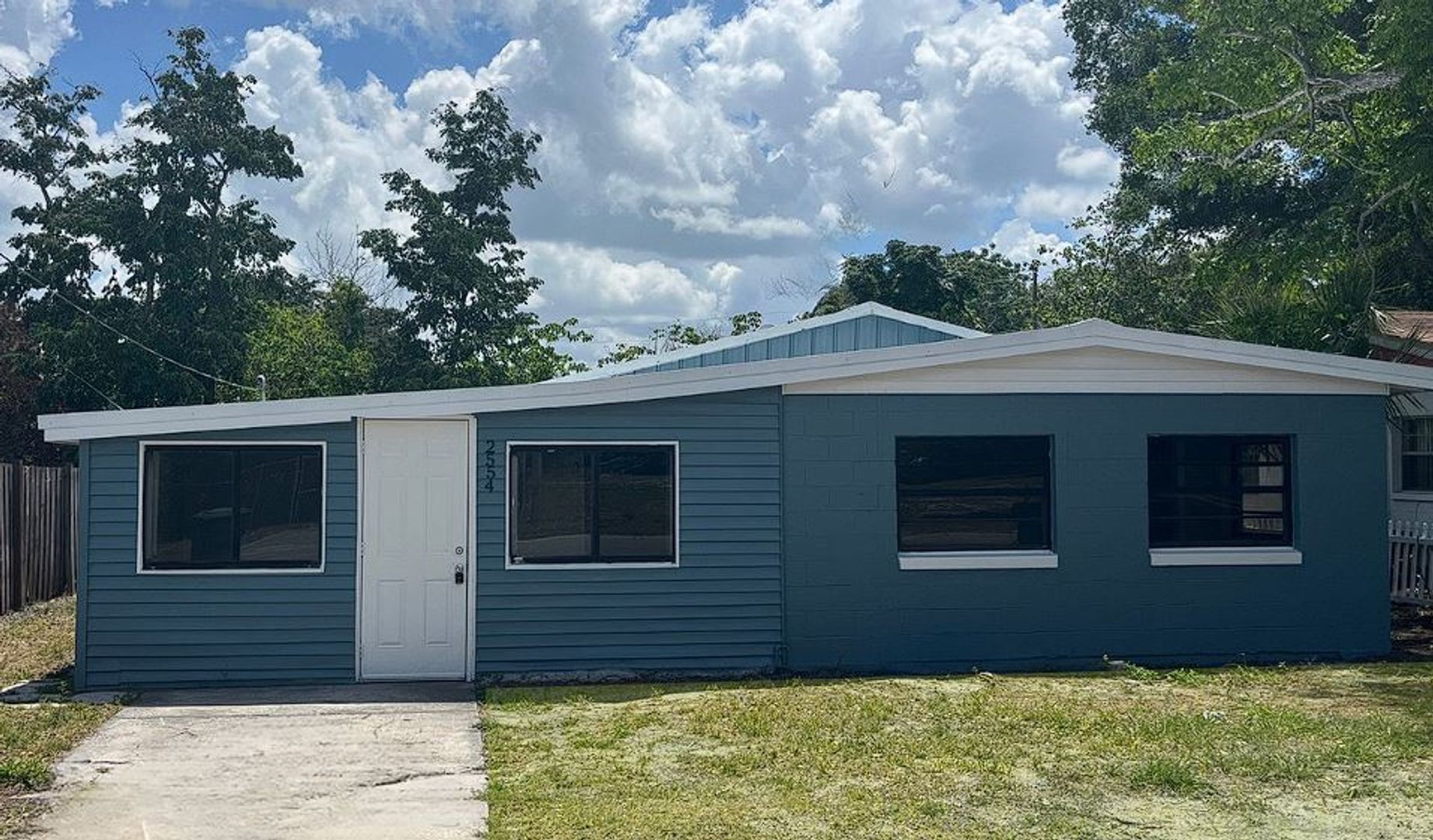 Winter Haven House: 2554 Palm Drive NE